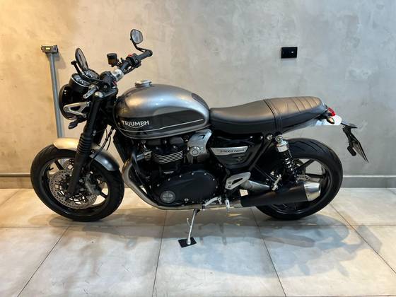TRIUMPH SPEED TWIN 